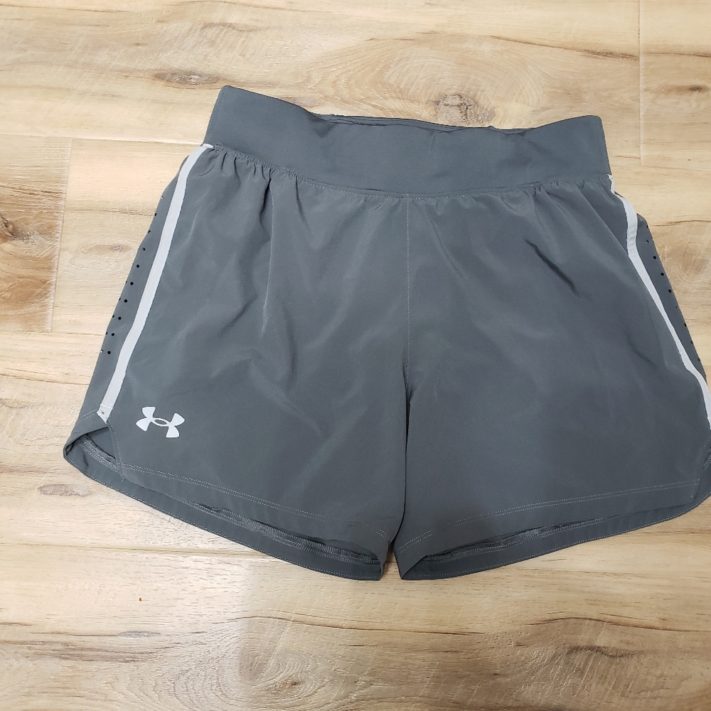 Under Armour Men's Gray Shorts Size Medium Sports Pocket